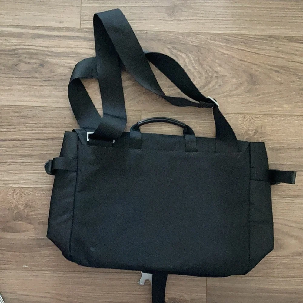 Victorinox SWISS army computer crossbody black nylon bag